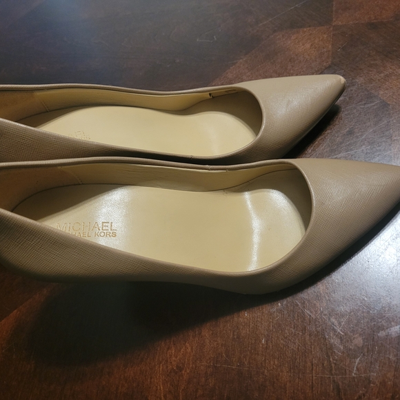 Michael Kors Women's Tan Pumps, Size 7 - Picture 1 of 10